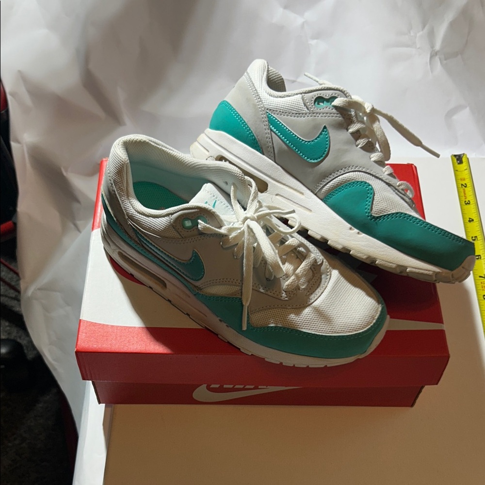 Nike Air Max 1 (GS) Neutral Grey/Clear Jade-White (w/ Original Box) Size 6Y